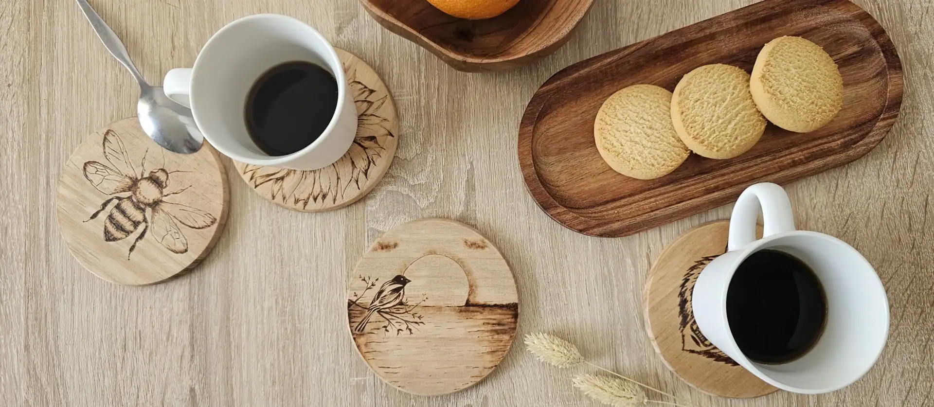 entete-dessous-de-verre-art-de-la-table-pyrogravure-bois-gravure-et-sens.