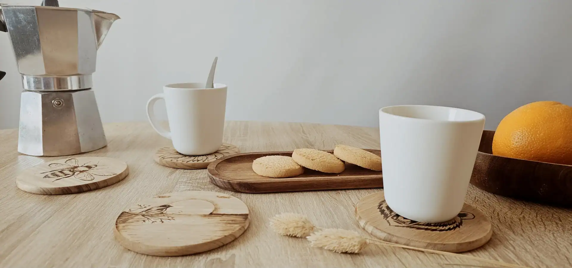 entete-dessous-de-verre-art-de-la-table-pyrogravure-bois-pin-gravure-et-sens