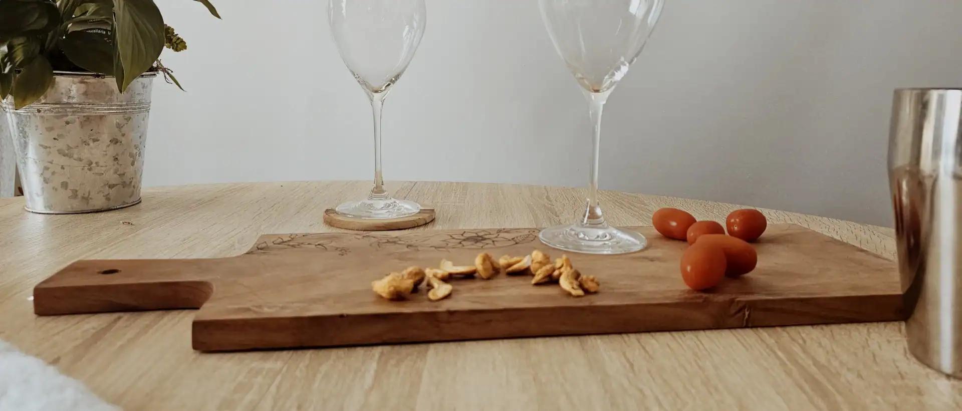 entete-plateau-planche-accacia-oeuvre-unique-pyrogravure-gravure-et-sens.